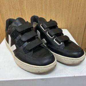 Veja Black/White Velcro V-12 sneakers